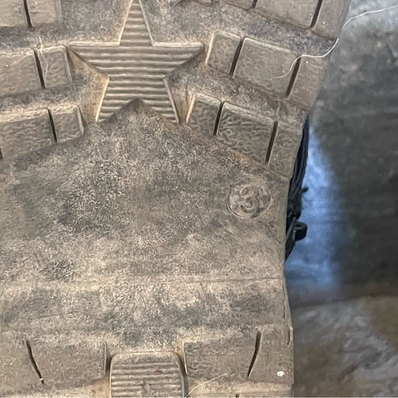 Girls Sz 3 Lug Sole Chinky Black Boots - Picture 6 of 6